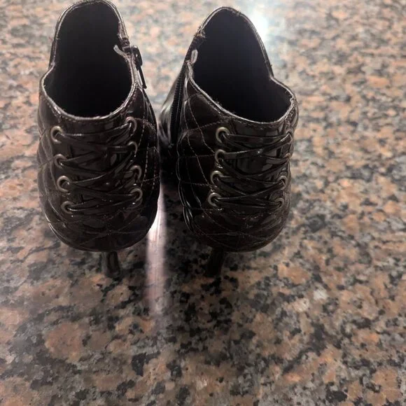 Heels - Picture 2 of 4